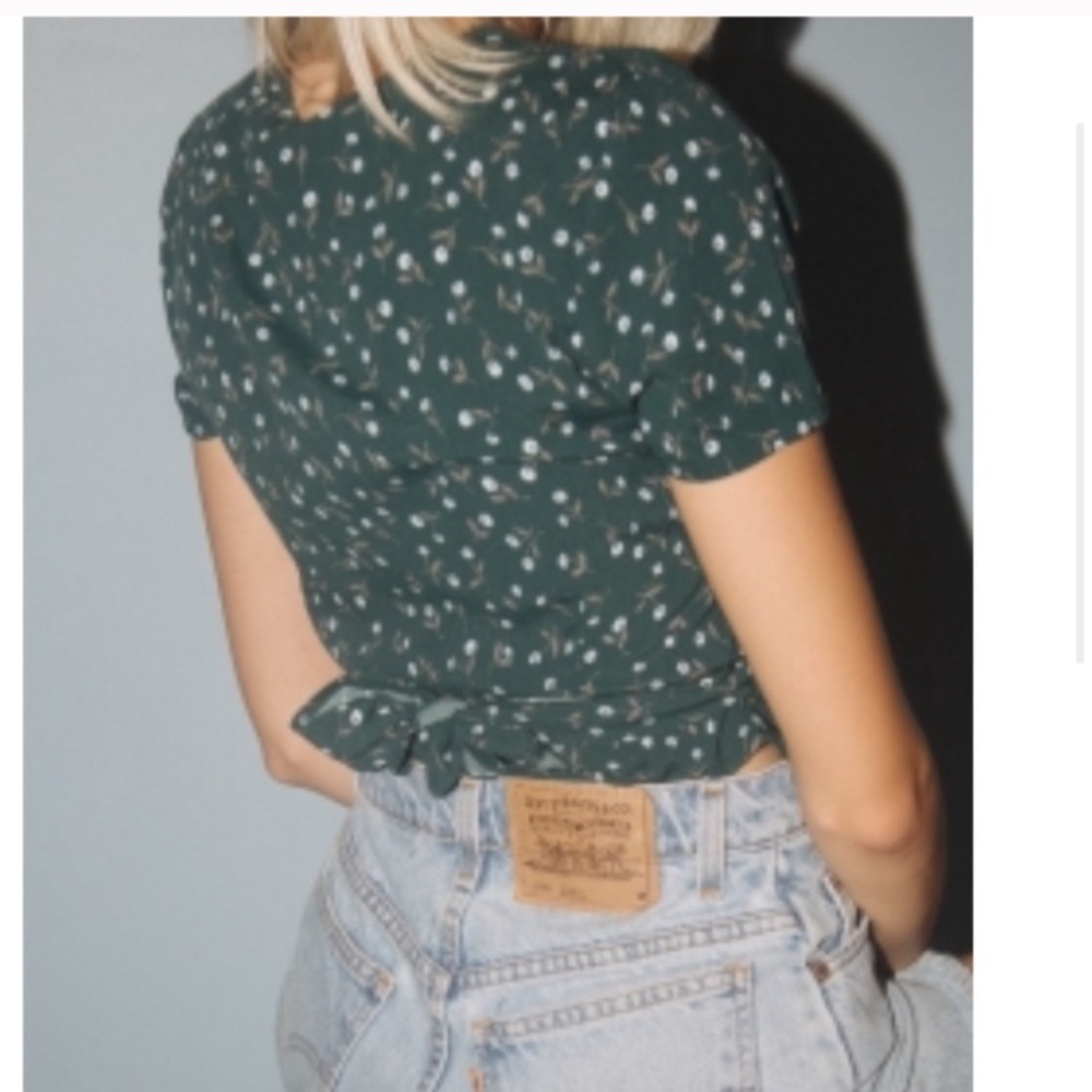 SOLD❌Brandy Melville Green Flower Rae Wrap Top - Picture 4 of 8